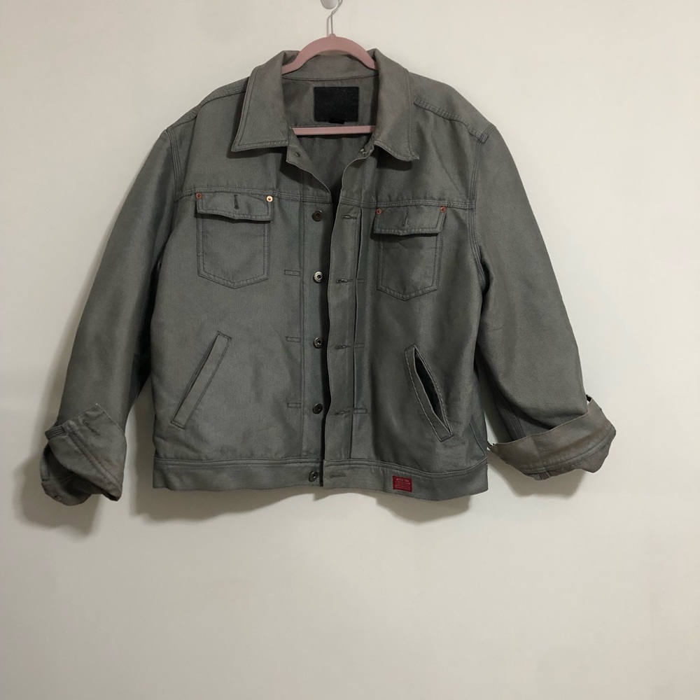Vintage 90’s Guess Denim Jacket Workwear size XL
Grey shine titanium denim